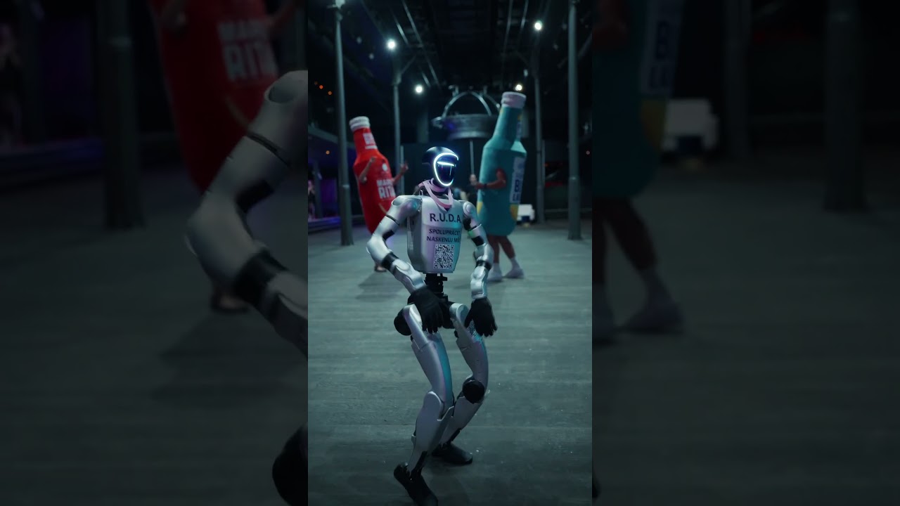 INFLUCON 2026 — wenn ein humanider Roboter auf ein Influencer-Festival kommt